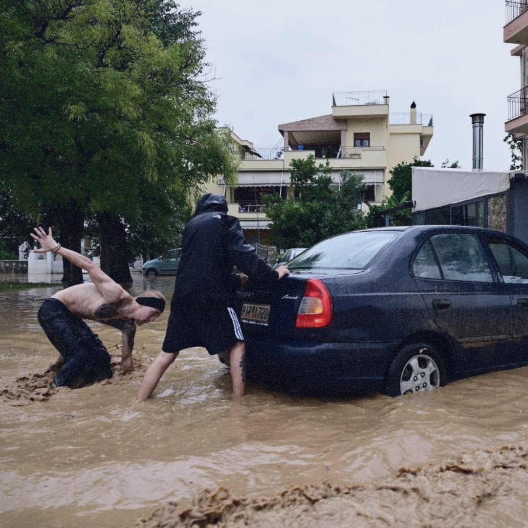 ΕΙΚΟΝΕΣ ΑΠΟ ΤΙΣ ΠΛΗΜΜΥΡΕΣ
